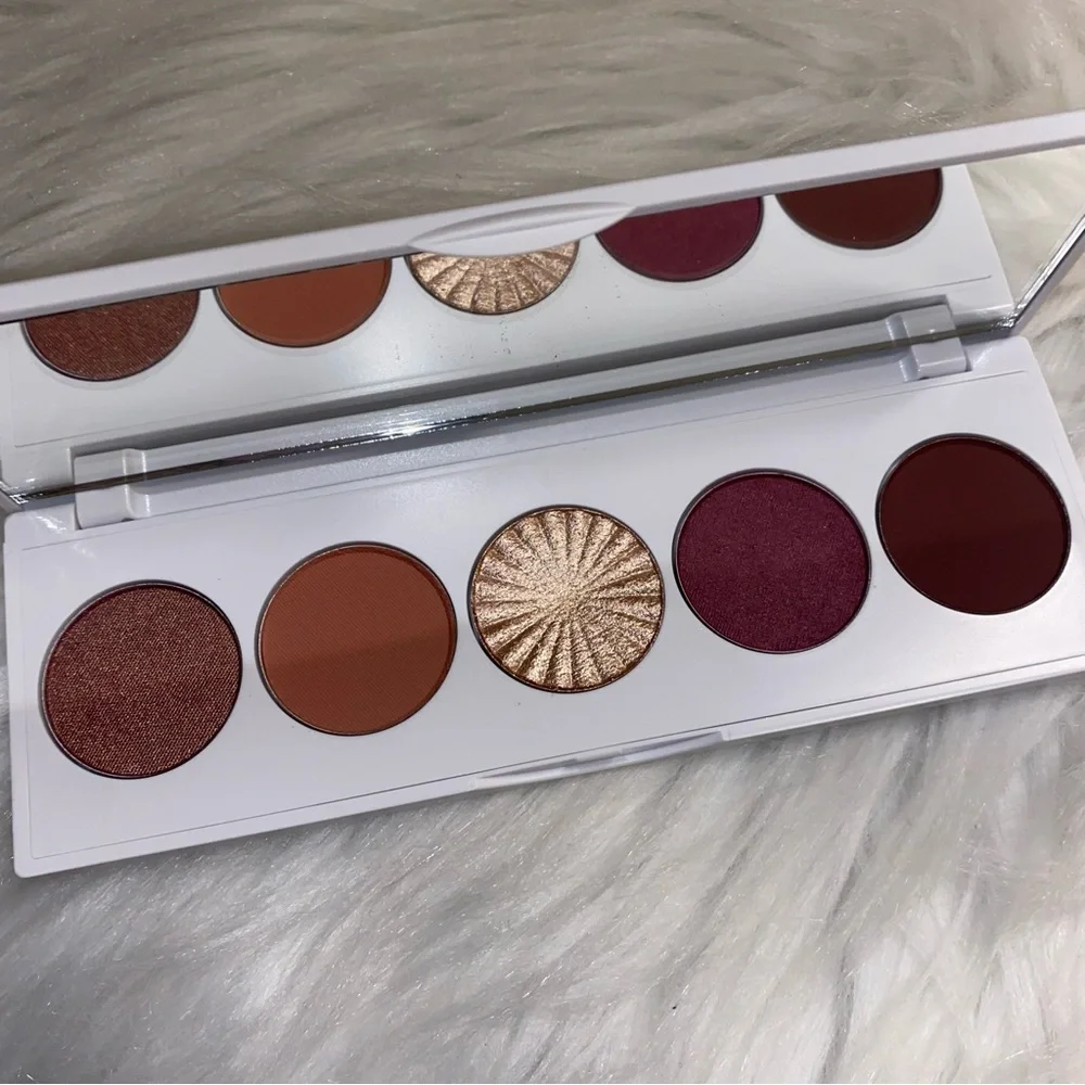 NIB OFRA COSMETICS eyeshadow palette